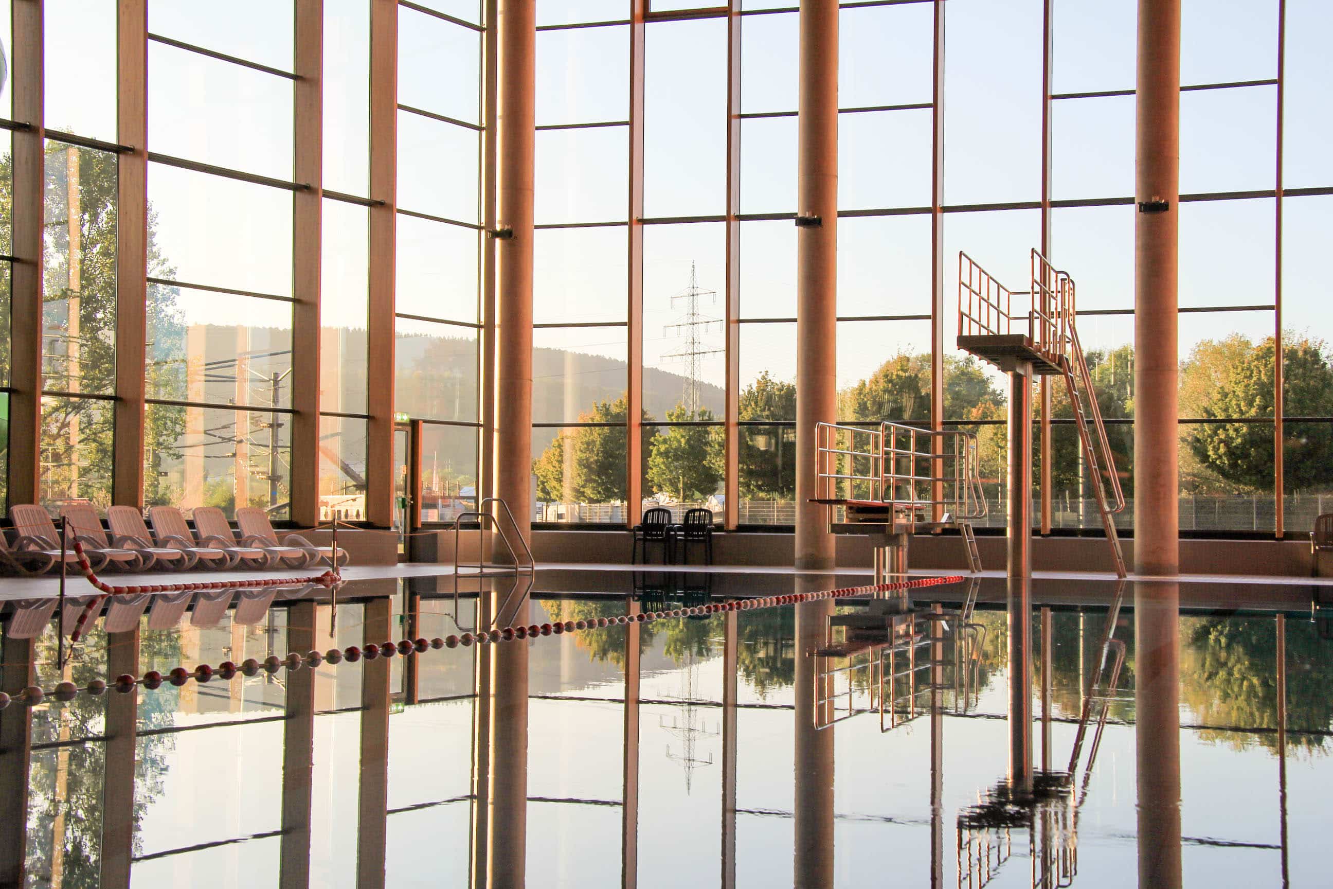 Wasserwelt - Sprungturm mit Schwimmerbecken Wasserwelt - Sprungturm mit Schwimmerbecken